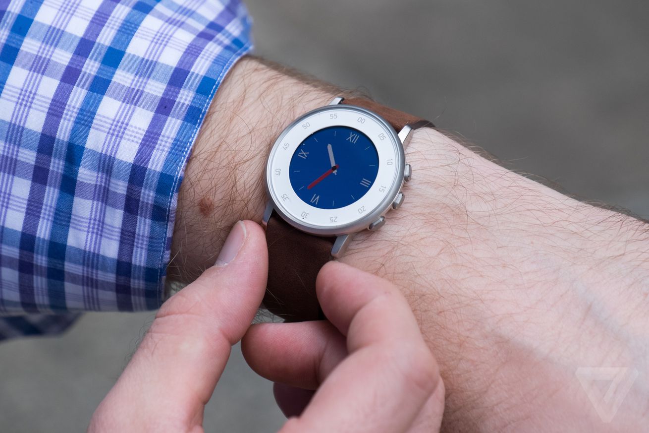 Pebble-smartwatchen er tilbage med stil og funktionalitet!