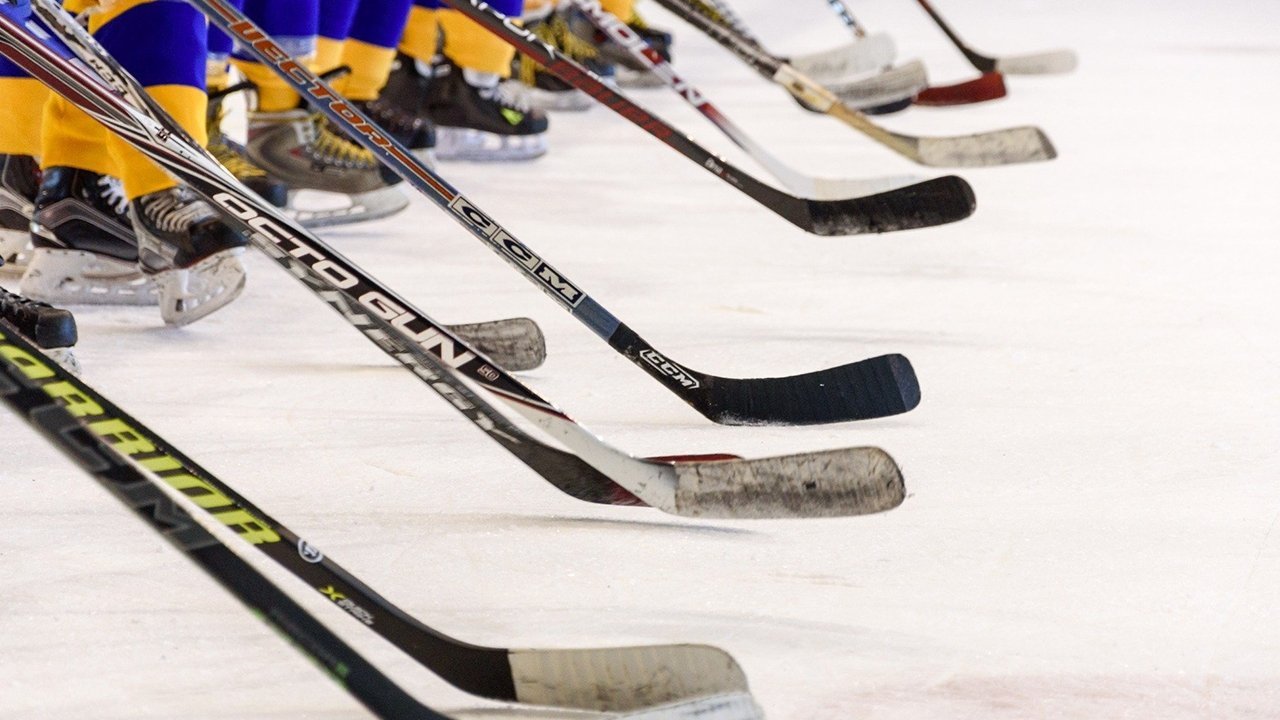NHL dommere får kant med Apple Watch teknologi i realtid