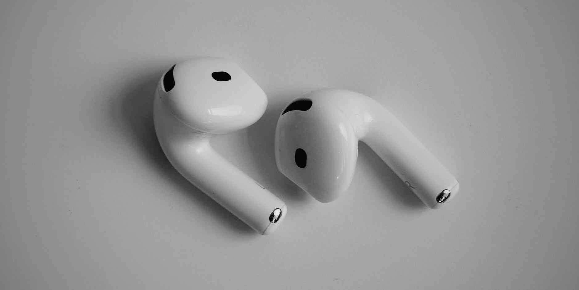 Håndholdte med AirPods 4: bedre på alle måder