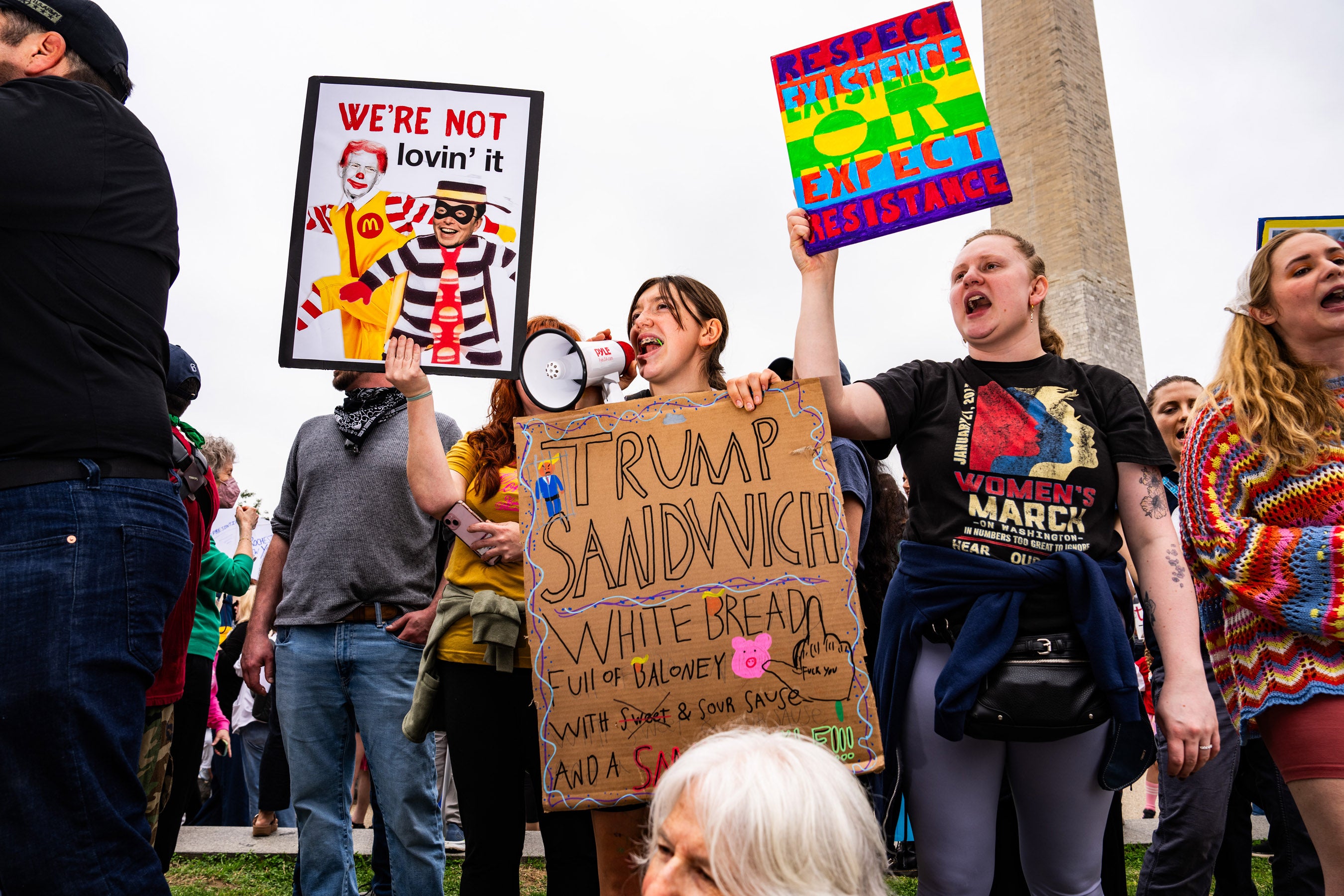 "Hænderne Off: Protest mod Trump og Musk i DC"